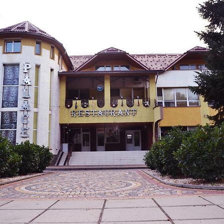 Golden Palace Dubove 外观 照片