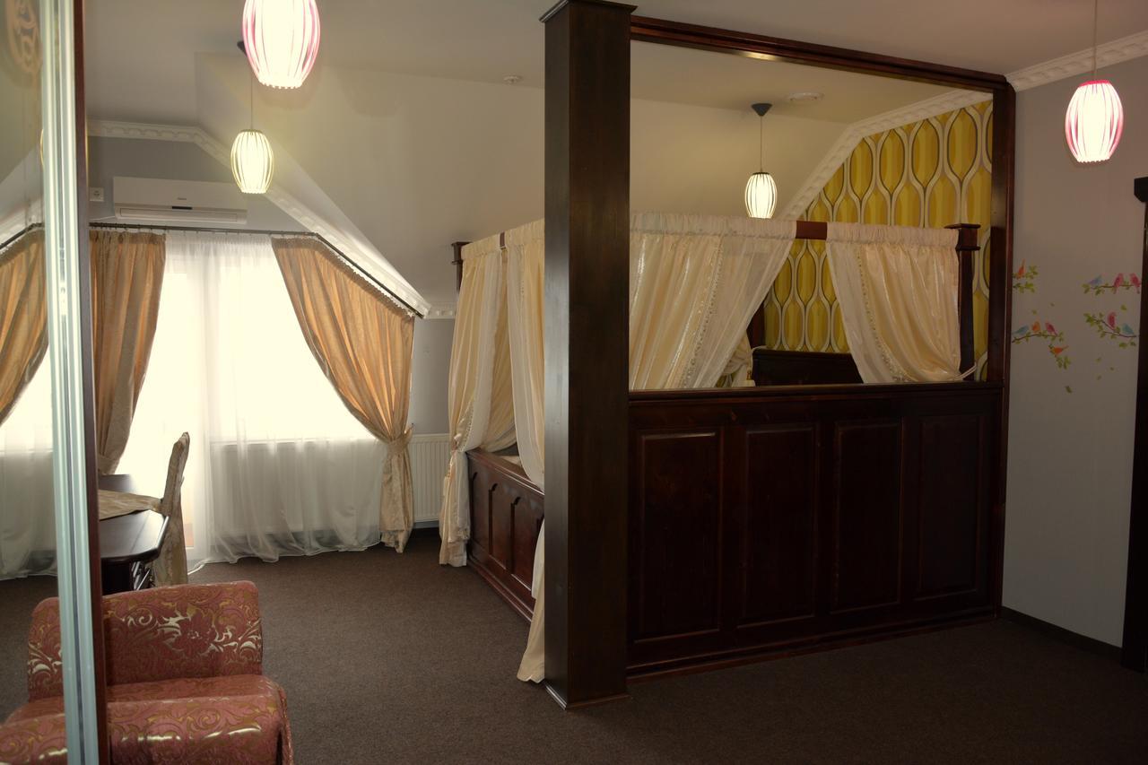 Golden Palace Dubove 外观 照片