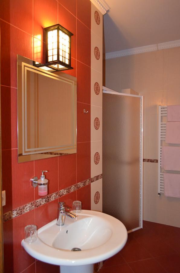 Golden Palace Dubove 外观 照片